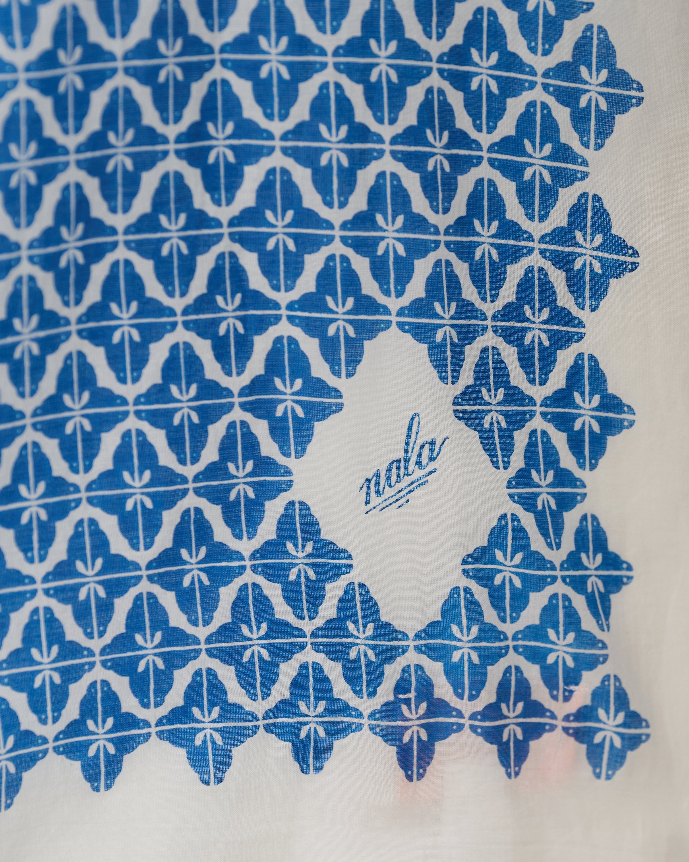 FIRE CRACKER SCARVES - Sharp in style blue