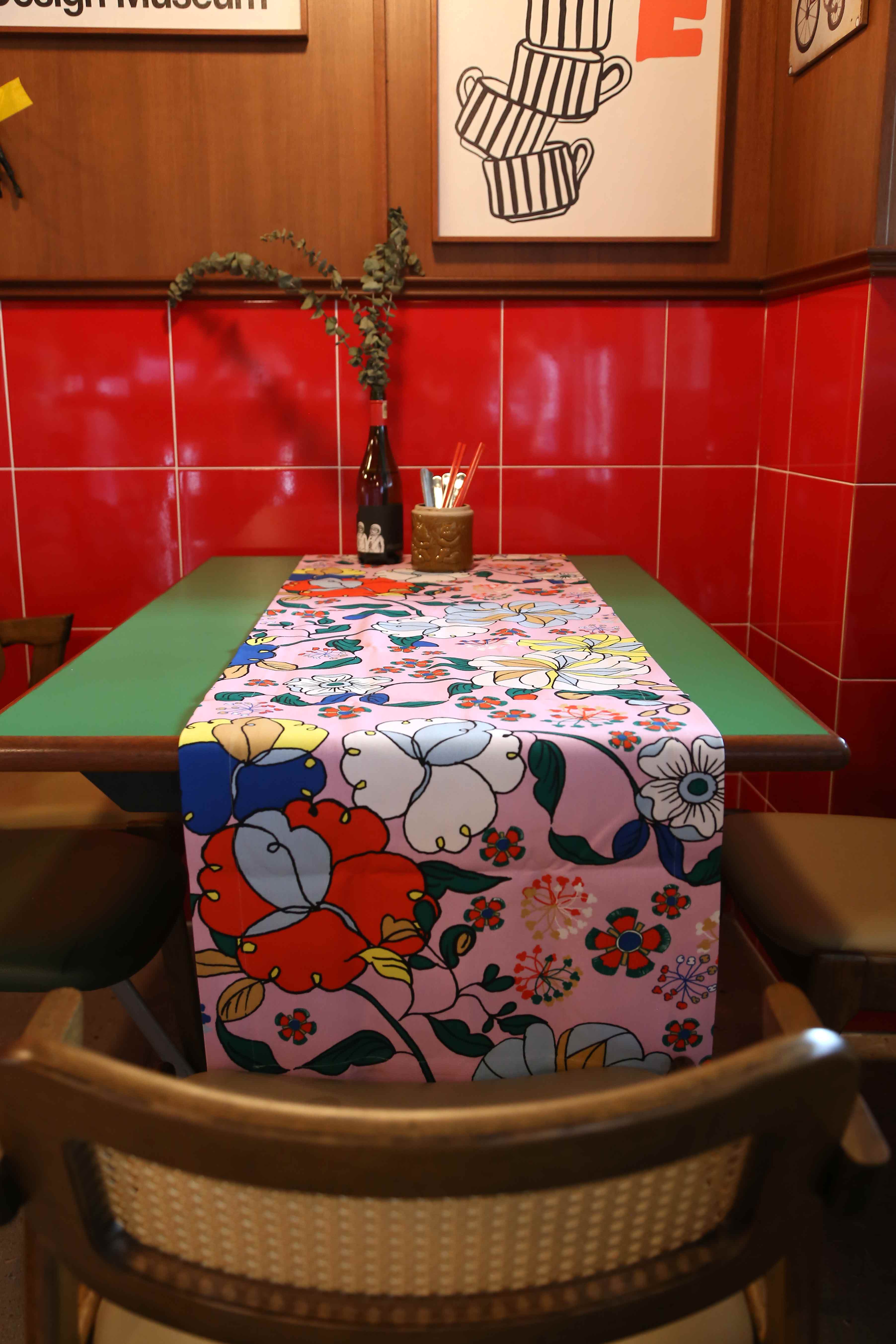 Table Runner - Bunga Raya Pink