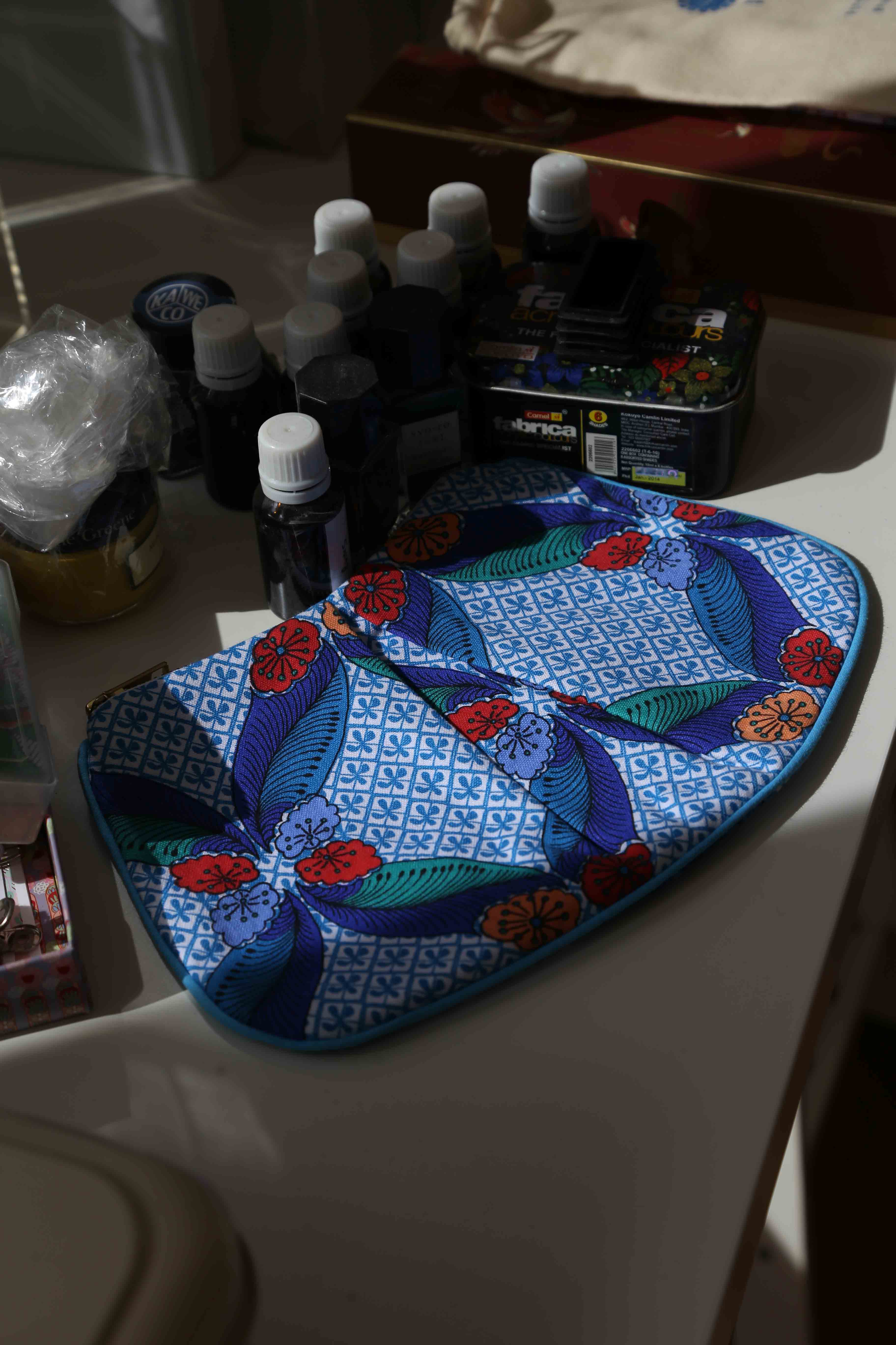 Pouch - Seal The Deal Blue